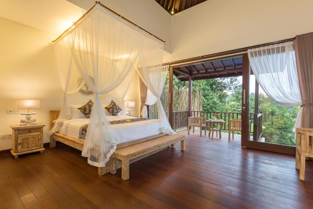 4 Bedrooms Villas in Ubud