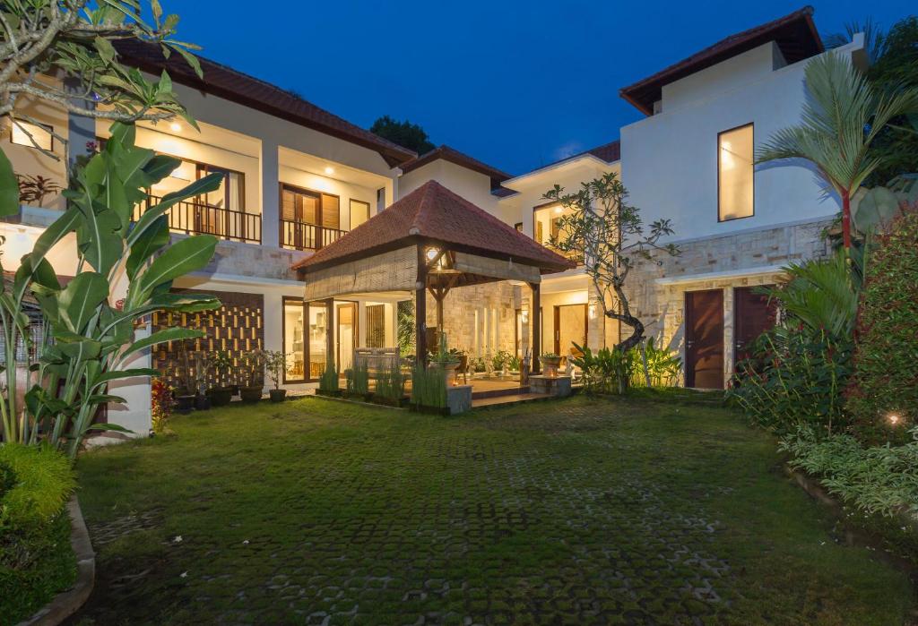 4 Bedrooms Villas in Ubud