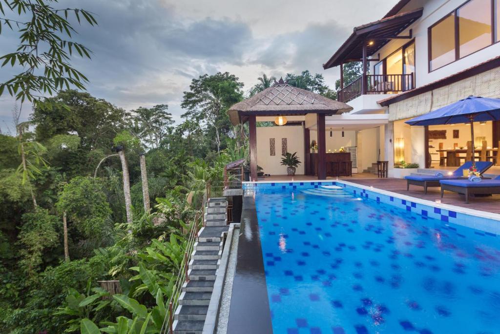 4 Bedrooms Villas in Ubud