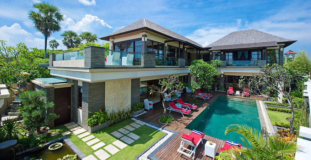 5 Bedrooms Beachfront Villa in Seminyak