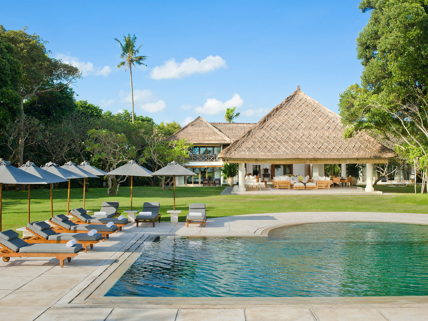 Luxury 5 Bedrooms Beachfront Villa in Seminyak