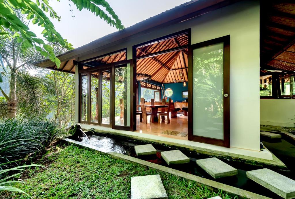 Homey 3 Bedrooms Villa in Ubud