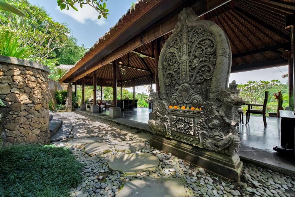 Valley View 7 Bedrooms Villa in Ubud