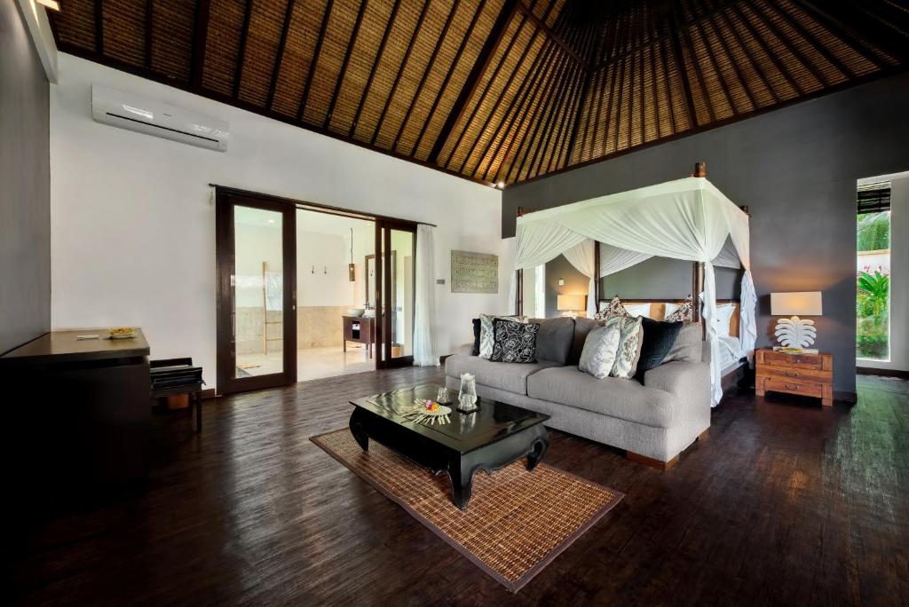 Valley View 7 Bedrooms Villa in Ubud