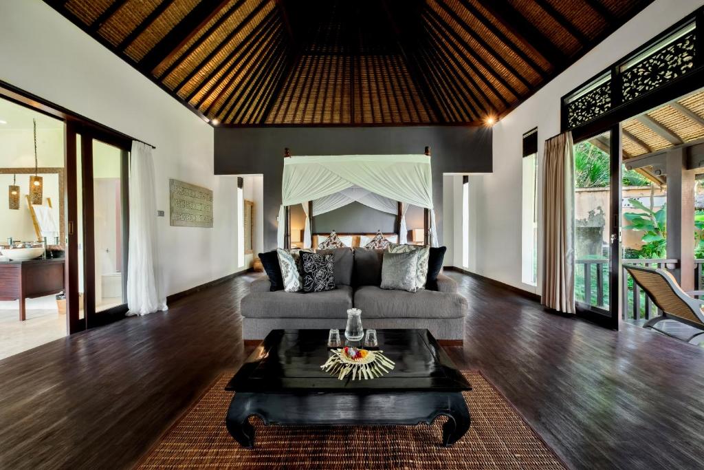 Valley View 7 Bedrooms Villa in Ubud