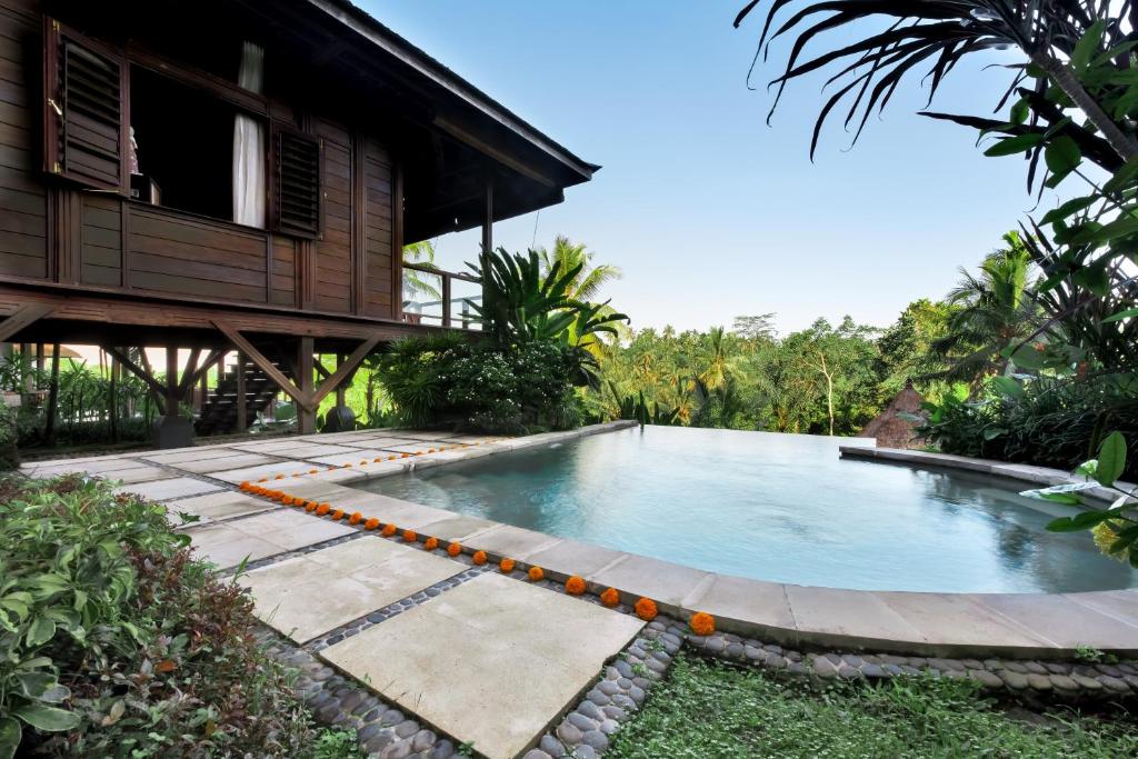 Valley View 7 Bedrooms Villa in Ubud