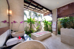 Spacious5 Bedrooms Villa   in Seminyak