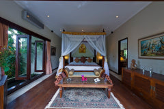 Spacious5 Bedrooms Villa   in Seminyak