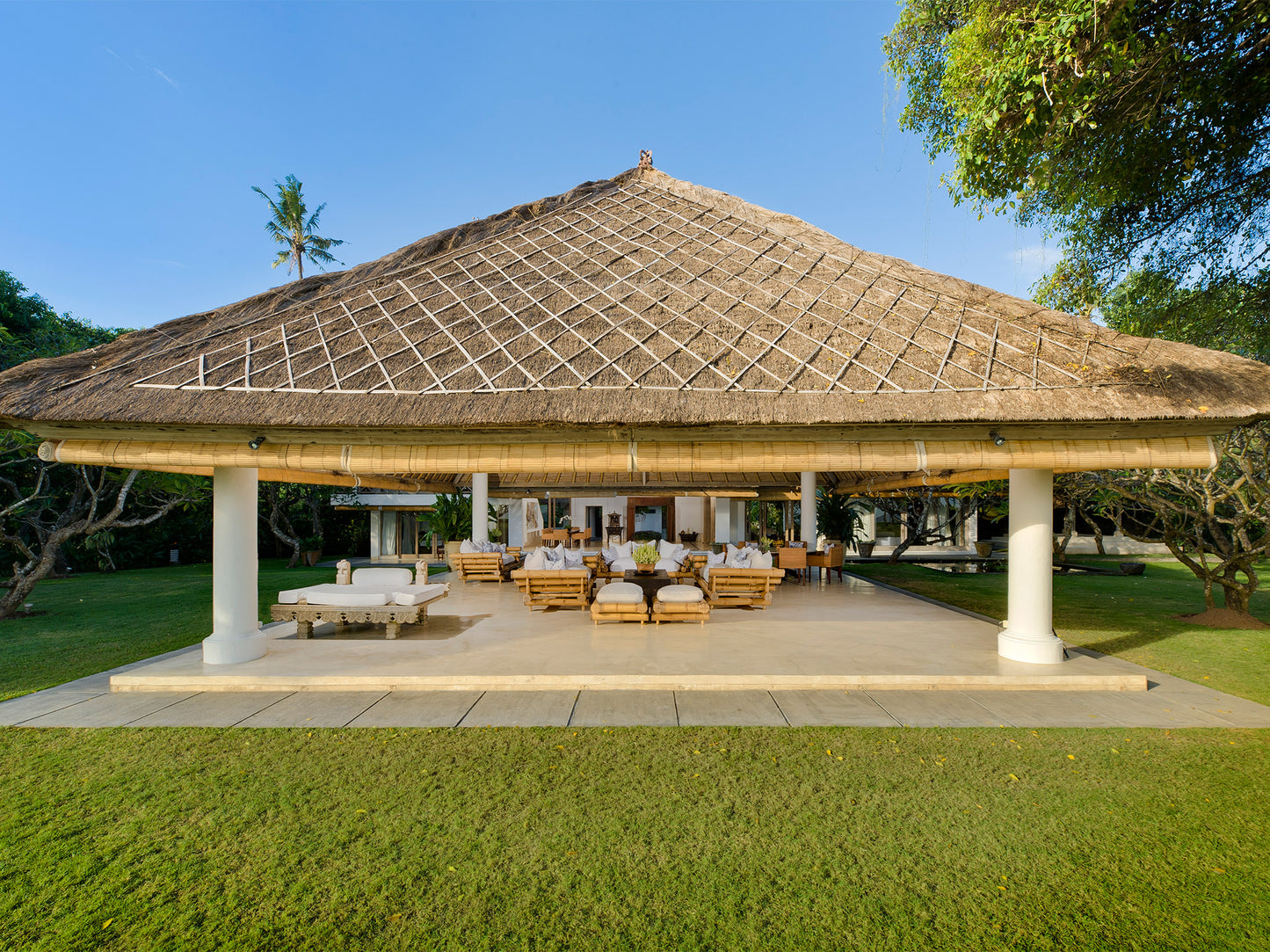 Luxury 5 Bedrooms Beachfront Villa in Seminyak