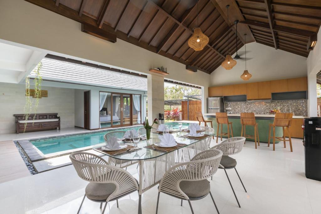 2 Bedrooms Villa in Balangan Beach