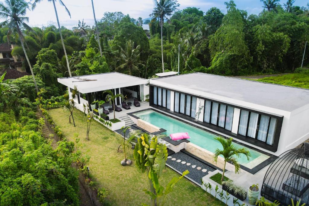 Spacious 4 Bedrooms Villa in Ubud