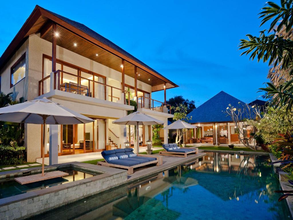 Comfort Modern 4 Bedrooms Villa in Seminyak