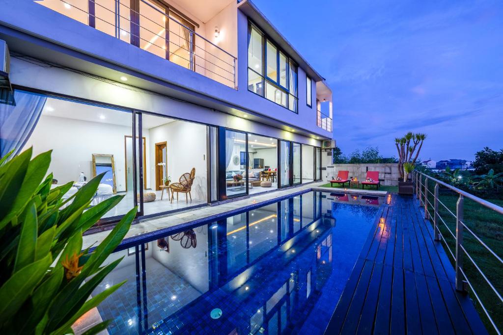 Spacious Luxury 4 Bedrooms Villa In Seminyak