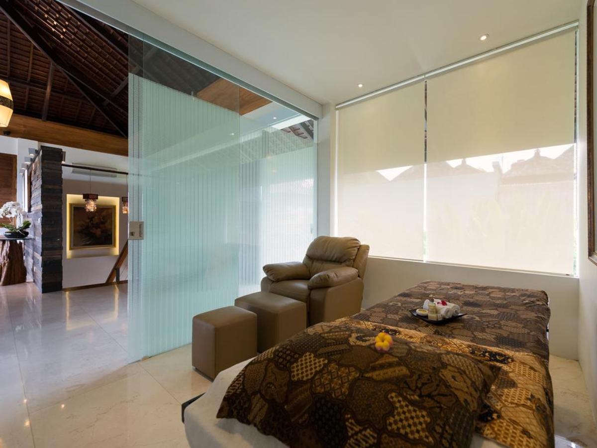 4 Bedrooms with Jimbaran Bay view Villa