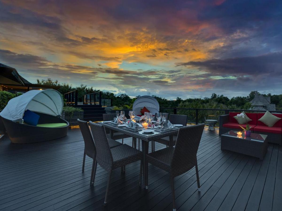 4 Bedrooms with Jimbaran Bay view Villa