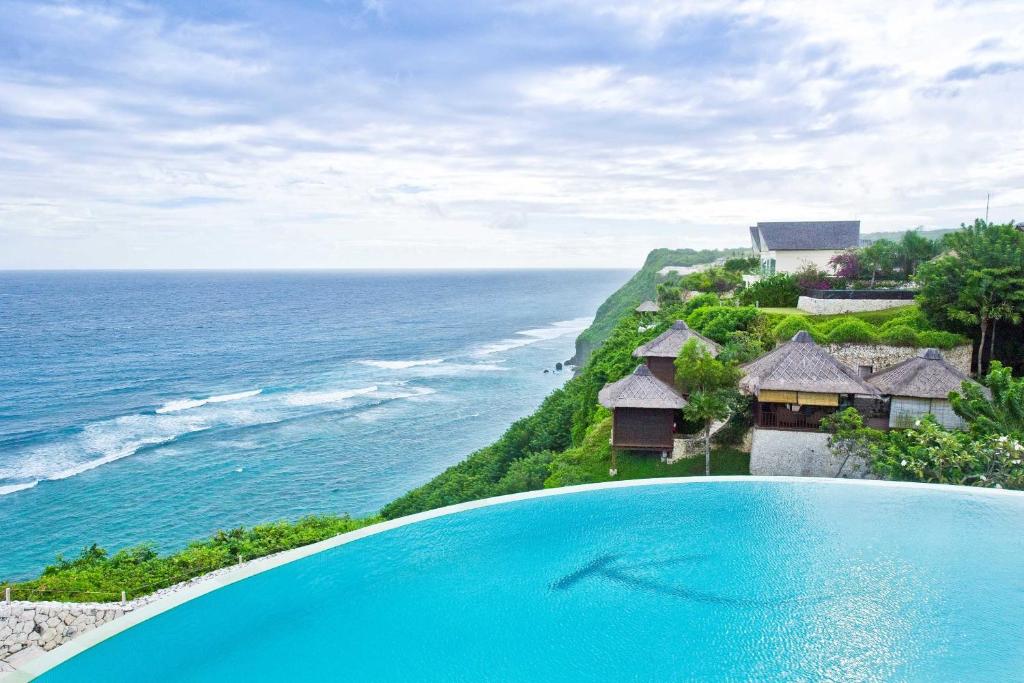 A luxury villa with breathtaking views of the Indian Ocean