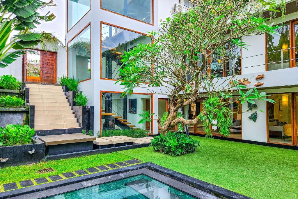 Luxury and Elegance 5 Bedrooms Villa in Canggu