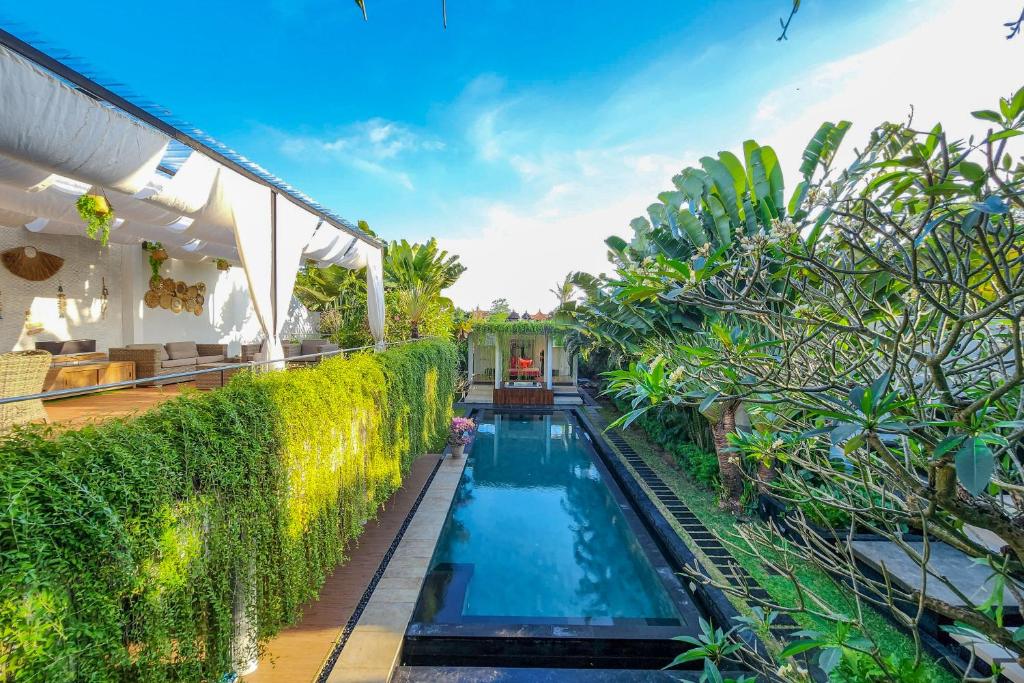 Luxury and Elegance 5 Bedrooms Villa in Canggu