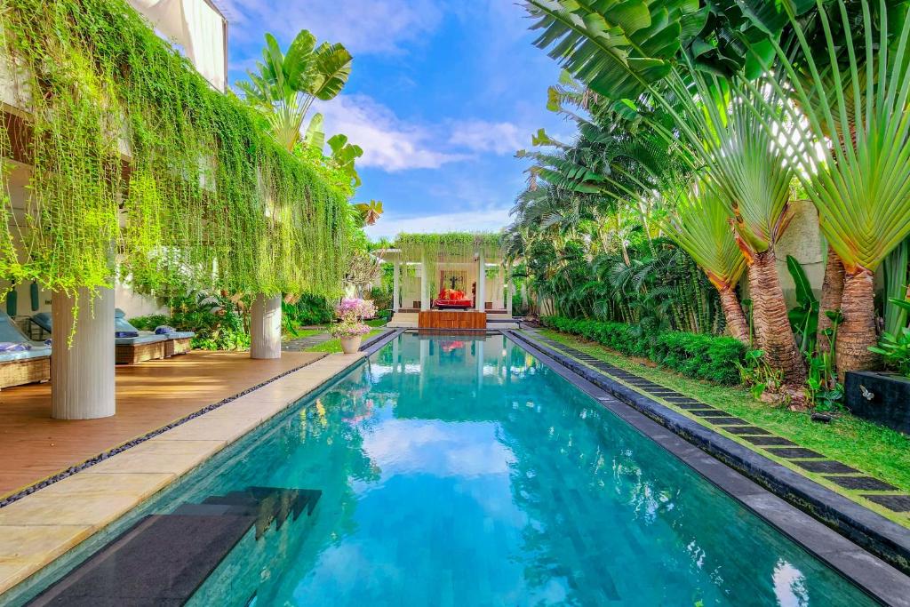 Luxury and Elegance 5 Bedrooms Villa in Canggu