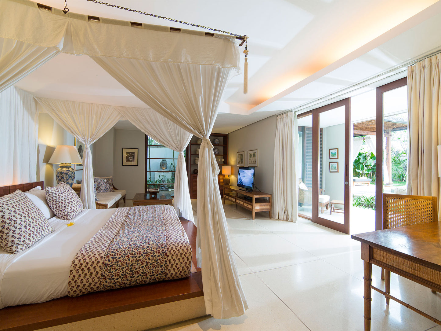 Luxury 6 bedrooms villa in Seminyak