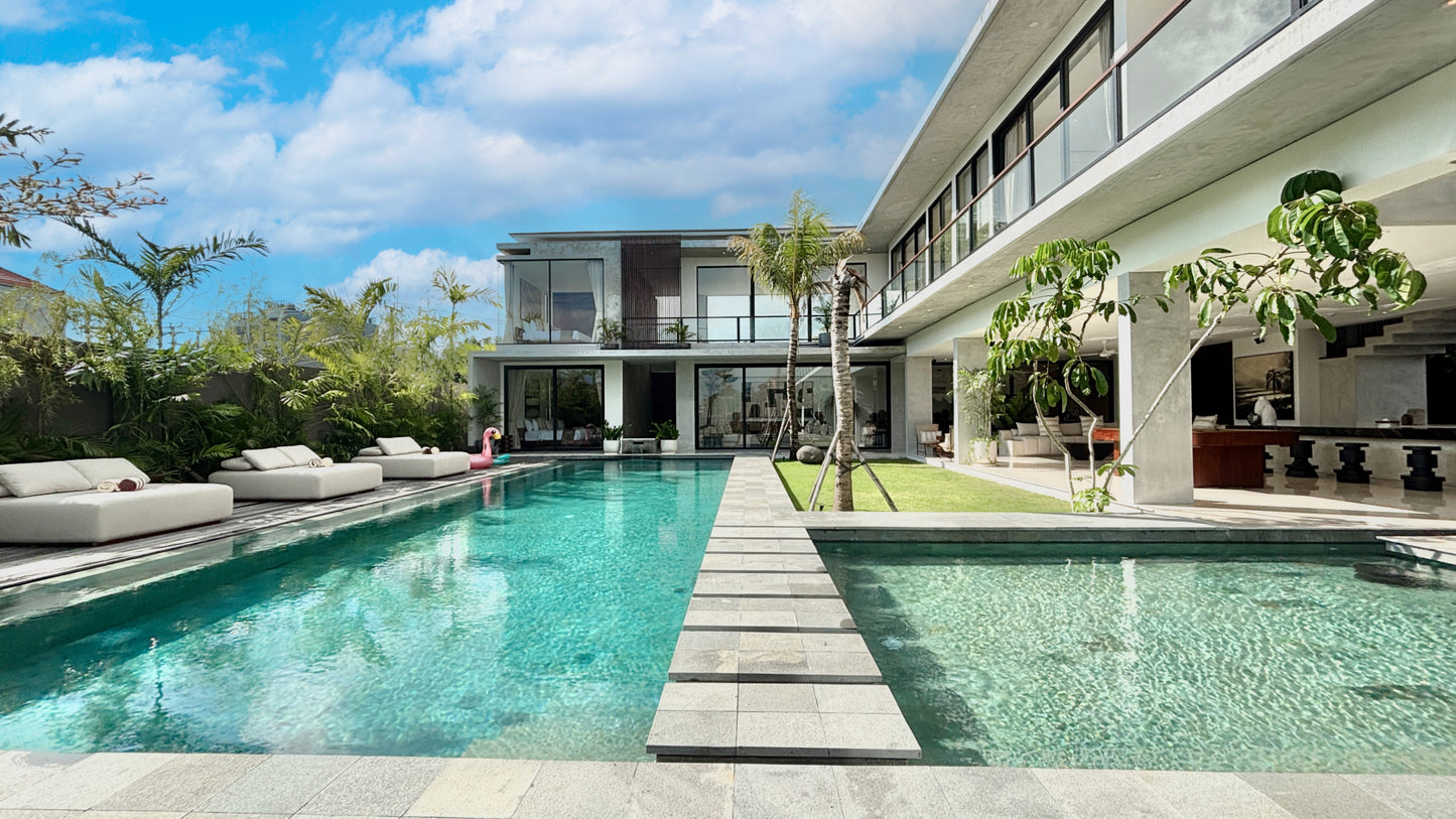 Brand New Luxury 6 Bedrooms Villa In Heart Of Canggu