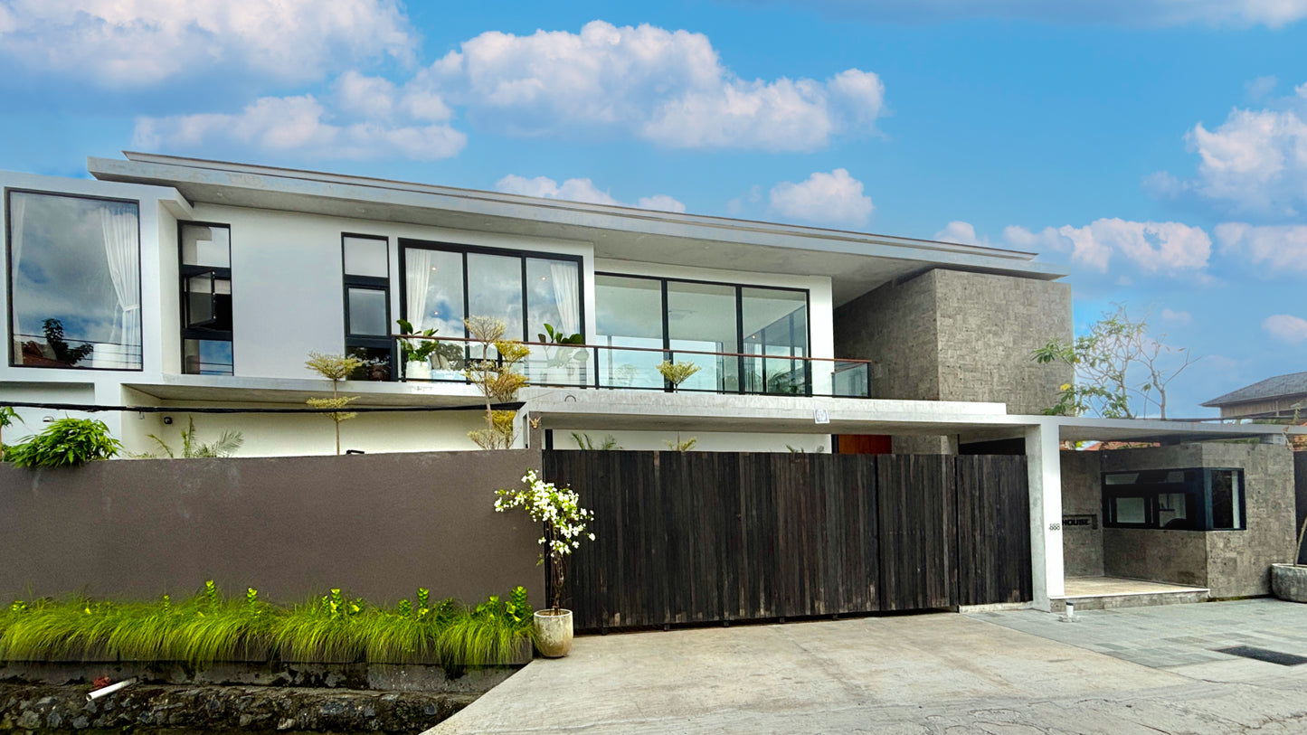 Brand New Luxury 6 Bedrooms Villa In Heart Of Canggu