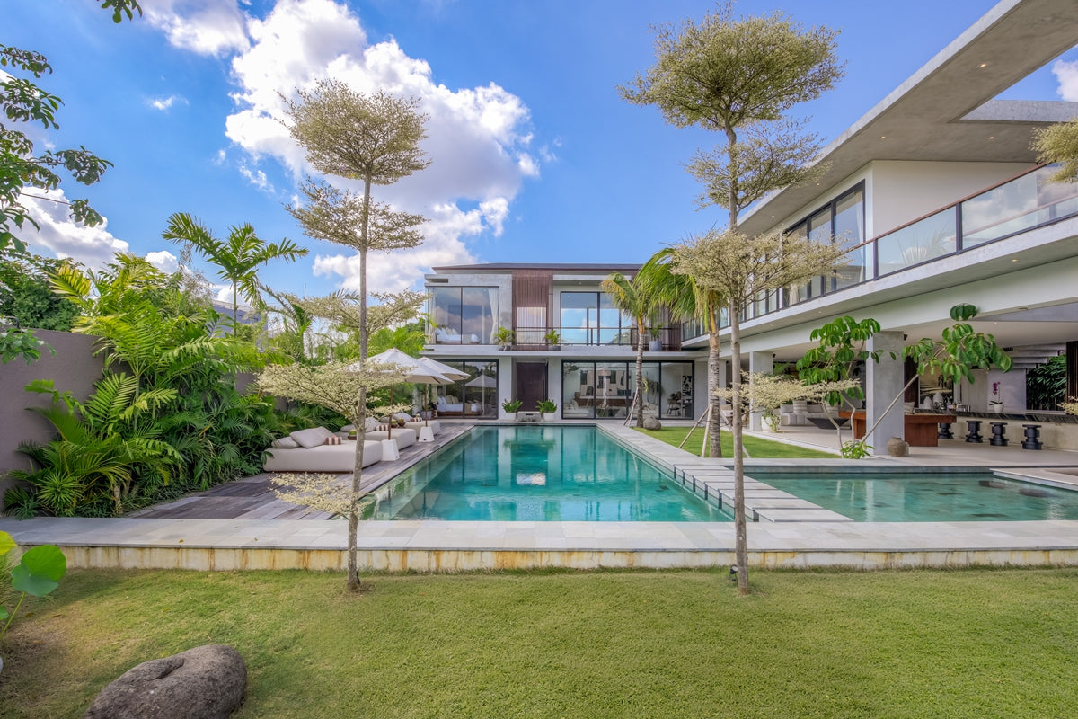 Brand New Luxury 6 Bedrooms Villa In Heart Of Canggu
