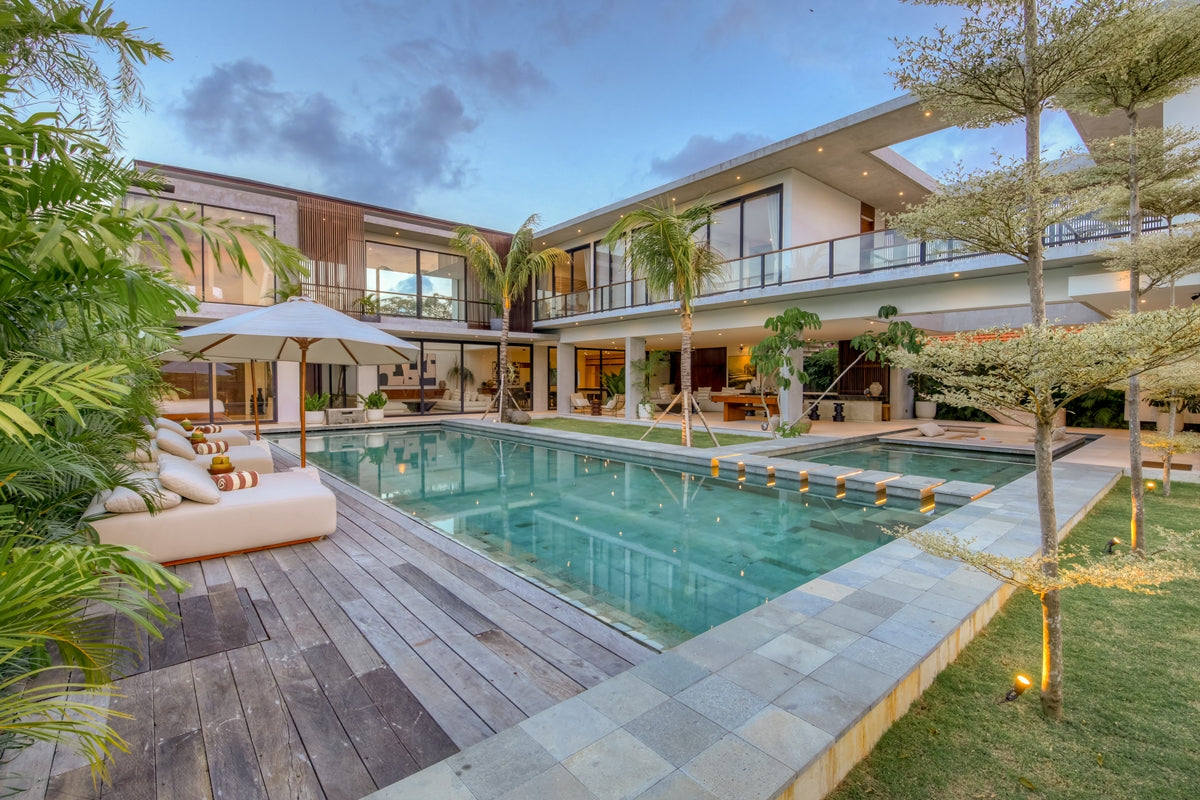 Brand New Luxury 6 Bedrooms Villa In Heart Of Canggu