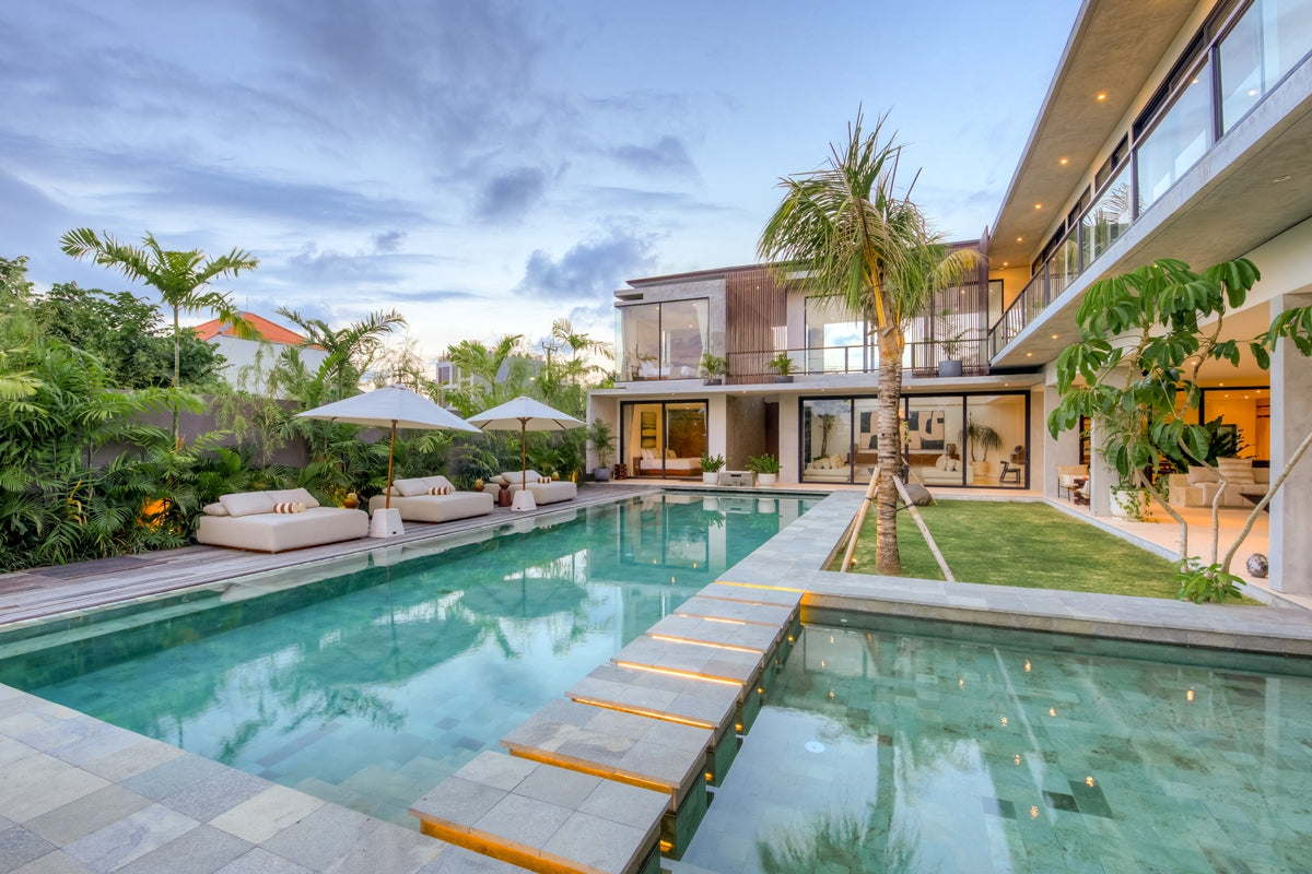 Brand New Luxury 6 Bedrooms Villa In Heart Of Canggu