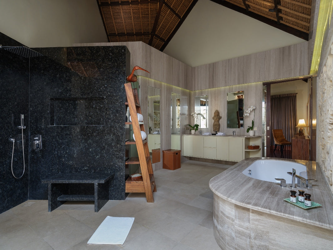 Beachfront 5 Bedrooms Villa in Canggu