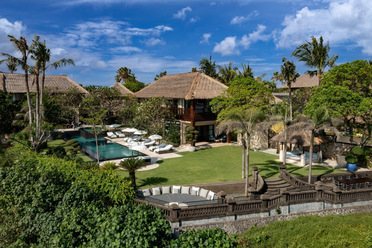 Beachfront 5 Bedrooms Villa in Canggu