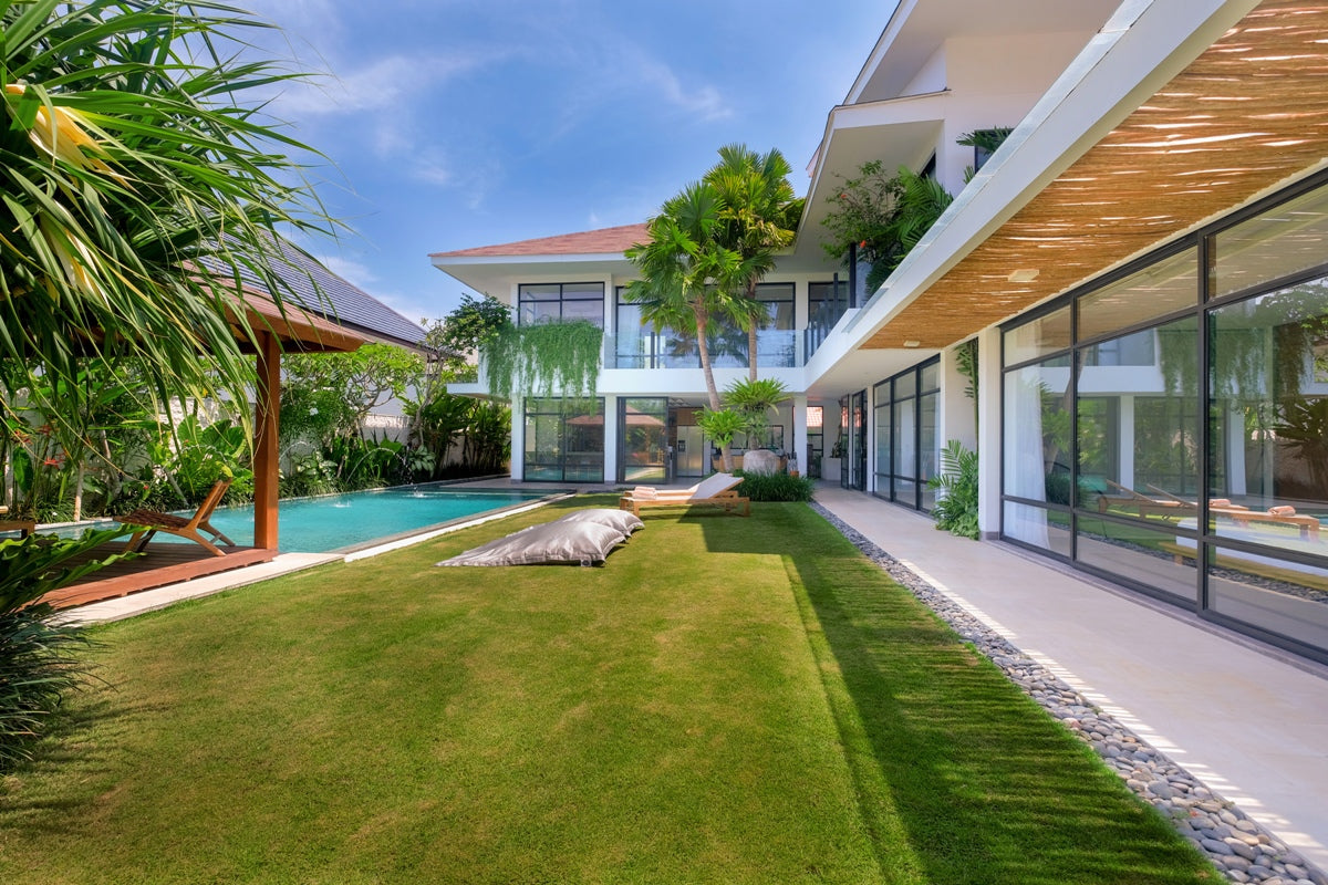 Glamorous 4 Bedrooms Villa in Canggu