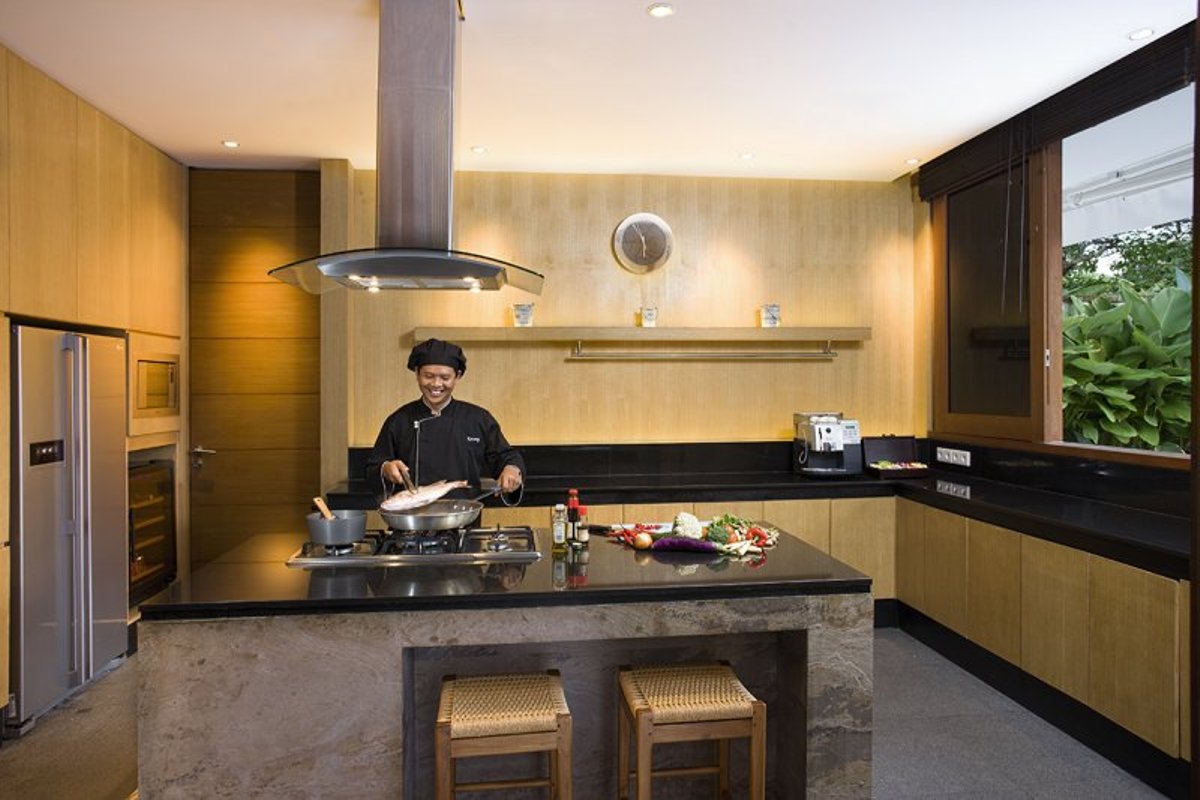 5 Bedrooms Spacious Luxury Villa In Seminyak